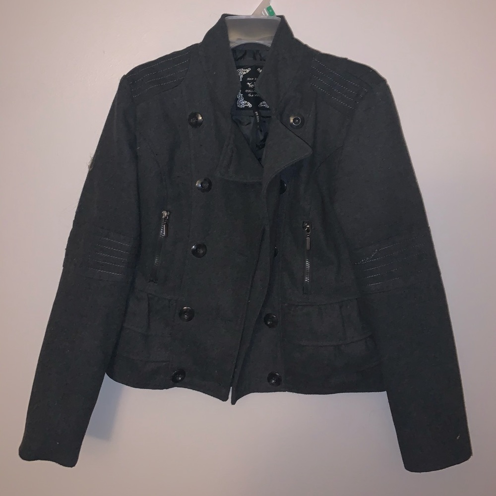 Military inspired pea coat 🖤🎥🎙